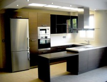 Κουζίνα δρυς και λάκα