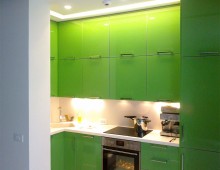 Κουζίνα λάκα σε πράσινο χρώμα